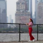 A estrela de "E, assim como It", Kristin Davis, o criador descompacta a saúde chocante de Charlotte