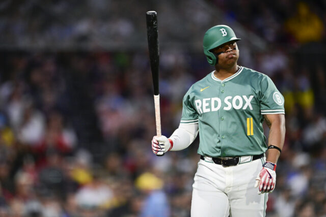 A fonte revela as razões do Red Sox para Rafael Devhers despejar

