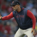 A idéia do comércio vermelho repreendendo a rotação com US $ 3 milhões para quatro primeiros MLB arremessador