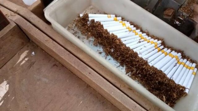A indústria de Kretek está deprimida pela regulamentação do governo, apesar da doação de centenas de bilhões para o país.

