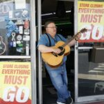 A loja de música de San Fernando, que está em 1992 'Wayne's World', fecha após quase 78 anos