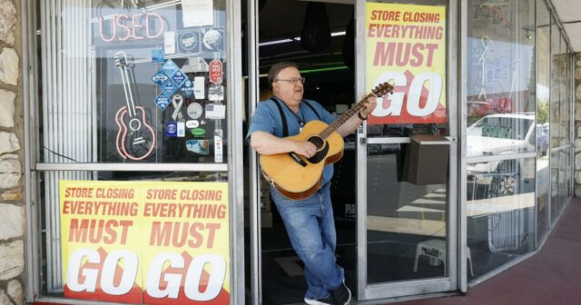 A loja de música de San Fernando, que está em 1992 'Wayne's World', fecha após quase 78 anos

