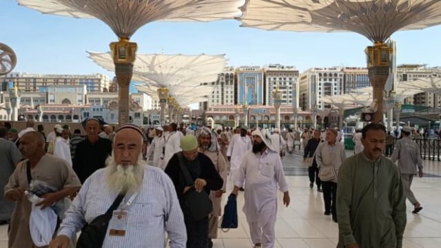 A mesquita de Nabawi permanece lotada antes da chegada dos peregrinos da Indonésia Wave 2 a Medina

