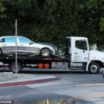 Kanye West, 48 anos, lidou com o problema de rebocar seu veículo, quando um fotógrafo tirou fotos do personalizado Maybach do rapper se afastou de Château Marmont na terça -feira