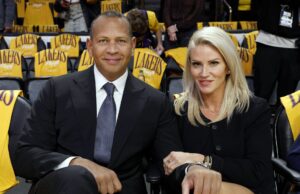 A namorada de Alex Rodriguez, Jaclyn Cordeiro, deixou uma resposta de 5 palavras no dia do jogo de sua filha March Madness Logo