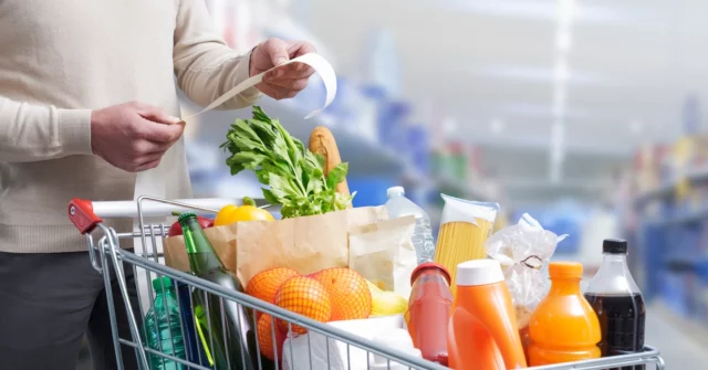 A nova taxa aparecerá em Lidlach e Biedronka. Será adicionado à compra

