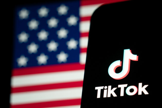 A ordem Trump Tiktok Executive Sparks Maga Brawlash: "descaradamente ilegal"

