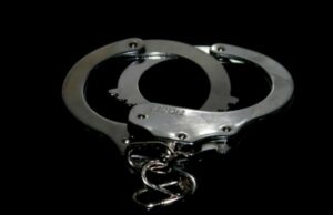 O ator Telenovela foi preso após o supostamente espremido namorado do mesmo sexo com uma ameaça de espalhar o vídeo emocionante A polícia prendeu 4 pessoas durante um ataque da festa de metanfetamina em Pamekasan, um aposentado