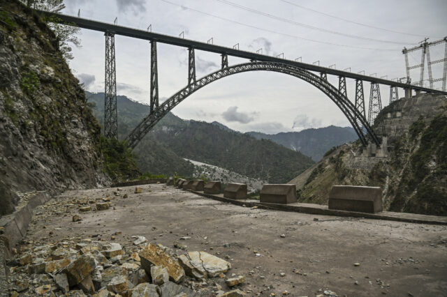 A ponte Shraying do mundo do mundo abre com os trens 1,178 pés acima do solo

