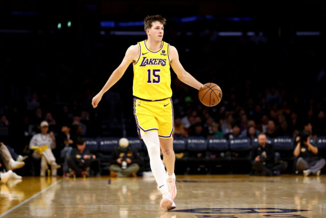 A proteção de comércio de sucesso de bilheteria envia os Lakers Austin Tents para o Oriente afirmam

