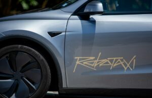 Mobilidade do TechCrunch: Tesla vs GM: Uma história sobre duas renda A robotaxia de Tesla já atraiu a atenção dos controladores federais de segurança