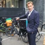 Secretário do Interior das Sombras, Chris Philp, que fez uma visita surpreendente recentemente em um hotel em busca de asilo em Londres, diz que esses trabalhos de entrega fáceis são um forte