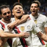 ASSISTA: O meio -campista argentino Echeverri marca um chute livre impressionante, ganha elogios de Guardiola