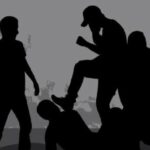Acabei de voltar do TMII, um jovem foi de repente espancado por 4 pessoas misteriosas!