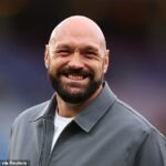 A ajuda do futebol foi jogada no caos depois que Tyson Fury jurou ao vivo no ar para os espectadores chocados em casa no domingo à noite