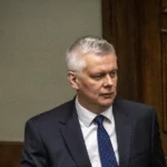 Algo estranho acontece sobre a Polônia. O chefe do ministério do interior e administração indica culpa