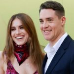 Allison Williams e o ator Alexander Dreymon são Martalallison Williams e o ator Alexander Dreymon são casados
