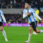 Almada salva batons para a Argentina Superior nas eliminatórias da Copa do Mundo da FIFA 2026.