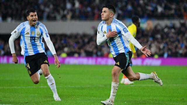 Almada salva batons para a Argentina Superior nas eliminatórias da Copa do Mundo da FIFA 2026.

