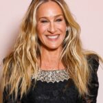 Amor o estilo maximalista romântico de Carrie Bradshaw? Esses 11 vestidos da Amazon acham o visual