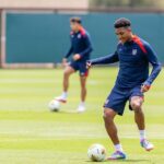 "Amor secreto pelo futebol" colocou Freeman na estrada dos Estados Unidos