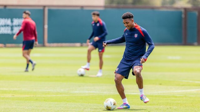 "Amor secreto pelo futebol" colocou Freeman na estrada dos Estados Unidos

