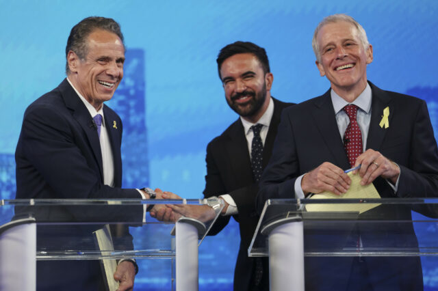 Andrew Cuomo recebe más notícias de Nova York vendidas

