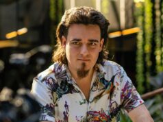 Palmer Luckey diz que a coisa mais legal da expansão da Anduril para Long Beach são os caças Palmer Luckey, founder of Anduril Industries, during an interview on "The Circuit with Emily Chang" at Anduril's headquarters in Costa Mesa, California, US, on Thursday, Dec. 14, 2023. Anduril recently beat several legacy defense players in a contest for a major contract to develop an unmanned fighter jet for the US Air Force and is now valued at $8.5 billion. Photographer: Kyle Grillot/Bloomberg via Getty Images