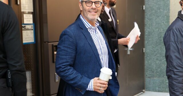 Andy Cohen concorda que deve haver um ótimo shake de Rhonj