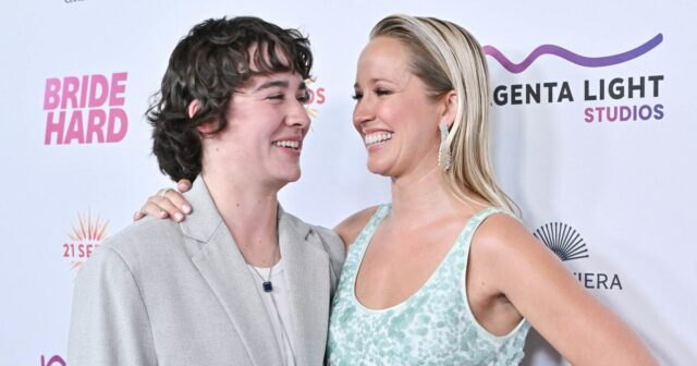 Anna Camp aborda a diferença de idade entre ela e sua namorada Jade Whipkey

