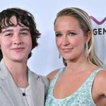 Anna Camps que cita a história do casamento de Skylar Astin com o chicote Jade e mais