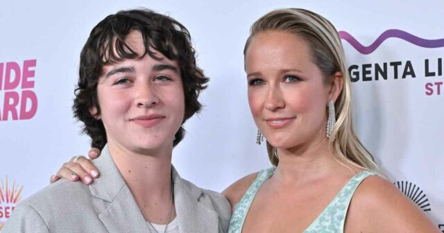 Anna-Camp-and-Jade-Getttyimages-2220848316.