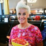 Anne Burrell, estrela da Food Network e anfitrião de 'Pior Chefs nos Estados Unidos', morre aos 55 anos