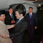 Ao chegar a Cingapura, Pabowo foi bem recebido pelo primeiro -ministro Lawrence Wong