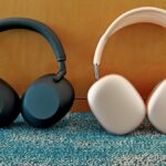 Sony XM6 -Headphones ao lado de Apple AirPods Max