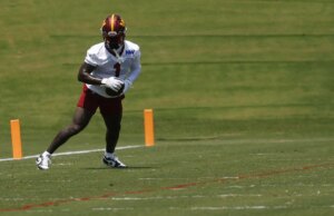 “Aproximadamente dois lingotes de frango da derrubada da escala”: NFL Hof’er Terrell Owens, Debo Samuel, ganhando peso March Madness Logo