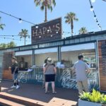 Visitantes -Lounge em Hapa's in the Creekside Beer Garden ...