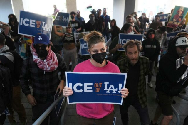 As autoridades de imigração estão expandindo as atividades em Los Angeles na área de protestos de rua

