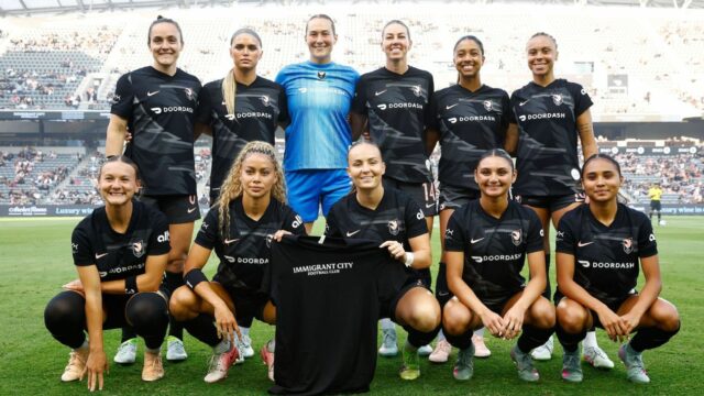 As camisetas de angel city use t que apóiam a "cidade imigrante"

