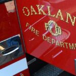 As equipes combatem dois alarmes no armazém de East Oakland