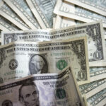 As famílias produzem uma nota de US $ 2,150 com o estudo da imigração de Trump
