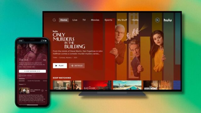 Da esquerda para a direita: Disney+, Hulu e Max Logos contra um fundo azul e verde