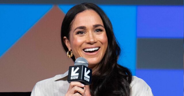 As sandálias de designer de Meghan Markle são vendidas rapidamente: Pesquise $ 100 a menos

