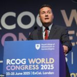 Quando ele falou no Royal College of Obstetricians and Gynecologists World Congress, o Secretário de Saúde disse que lançou a revisão depois de conhecer dezenas de famílias que foram lamentadas pelo fracasso