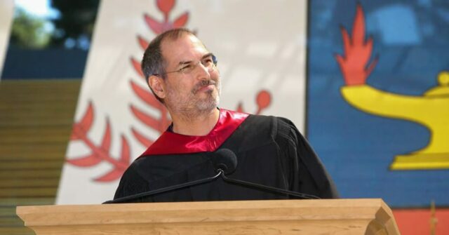 Steve Jobs Stanford eu começo. Fotografia de Linda A. Cícero. Universidade Correta de Stanford.