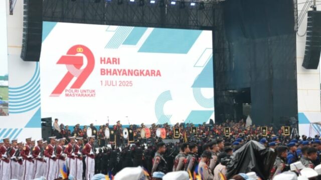 Assistido por Pabowo, milhares de funcionários garantiram o 79º aniversário de Bhayangkara em Monas

