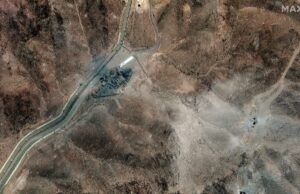 Ataques aéreos americanos deixam uma marca nos locais nucleares iranianos, revelando fotos de satélite Maxar Ataques aéreos americanos deixam uma marca nos locais nucleares iranianos, revelando fotos de satélite Maxar