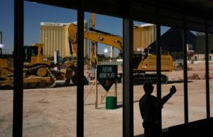 Atletismo comemoram um projeto inovador de 1,75 bilhão de dólares em Las Vegas As pessoas chegam a uma cerimônia inovadora para o estádio de beisebol de atletismo em Las Vegas na segunda -feira, 23 de junho de 2025. (AP Photo/John Locher)