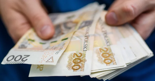 Através do PLN 800 Ex -Sclerks todos os meses. Assim que você enviar a inscrição, você obtém mais

