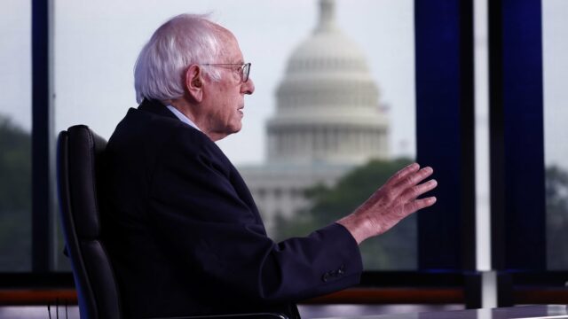 Bernie Sanders: Se a IA o torna mais produtivo, você ganha uma semana de trabalho de 4 dias


